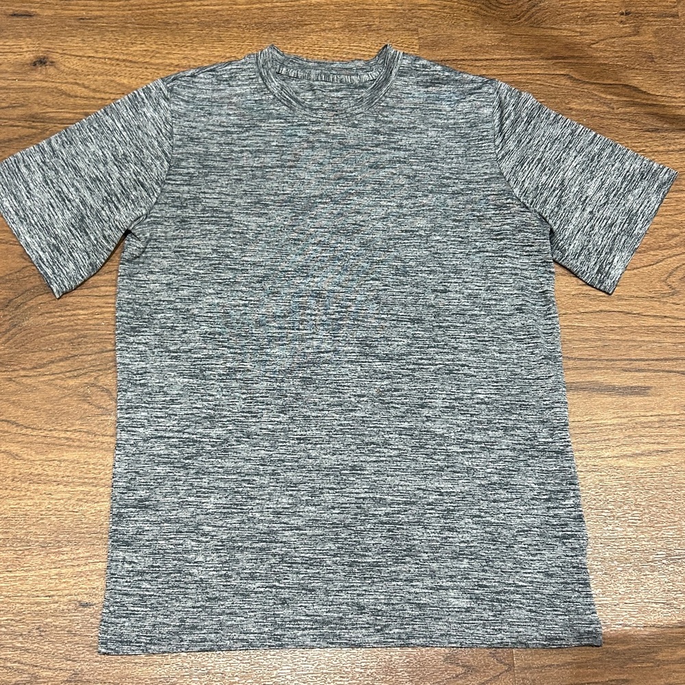 Gray Under Armor Heatgear athletic T-Shirt